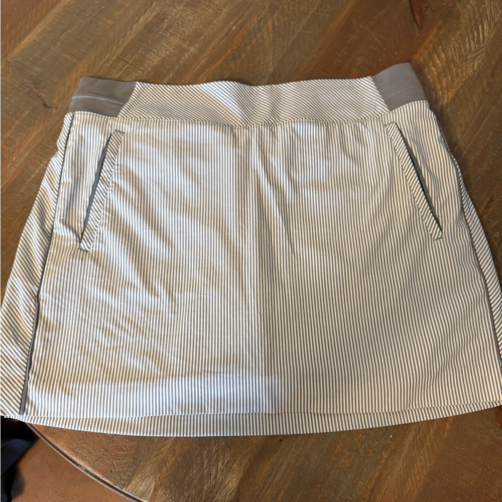 Athleta Gray and White Skort